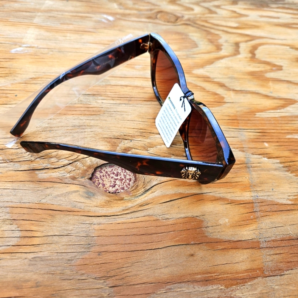 Kleo Womens  Tortoise Sunglasses - Picture 15 of 16